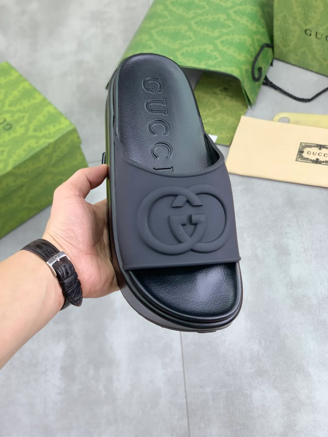 Men's Men's Shoes 💰P300💰[New Style] High Version 🎁🎁🎁 GUCCI New Year of the Snake casual slippers, original official website, perfect workmanship, transmitting a kind of noble luxury, sublimating its definition of luxury in Gucci's high-end extraordinary craftsmanship. Original Gucci double G combination outsole, code number: 35-46, complete package